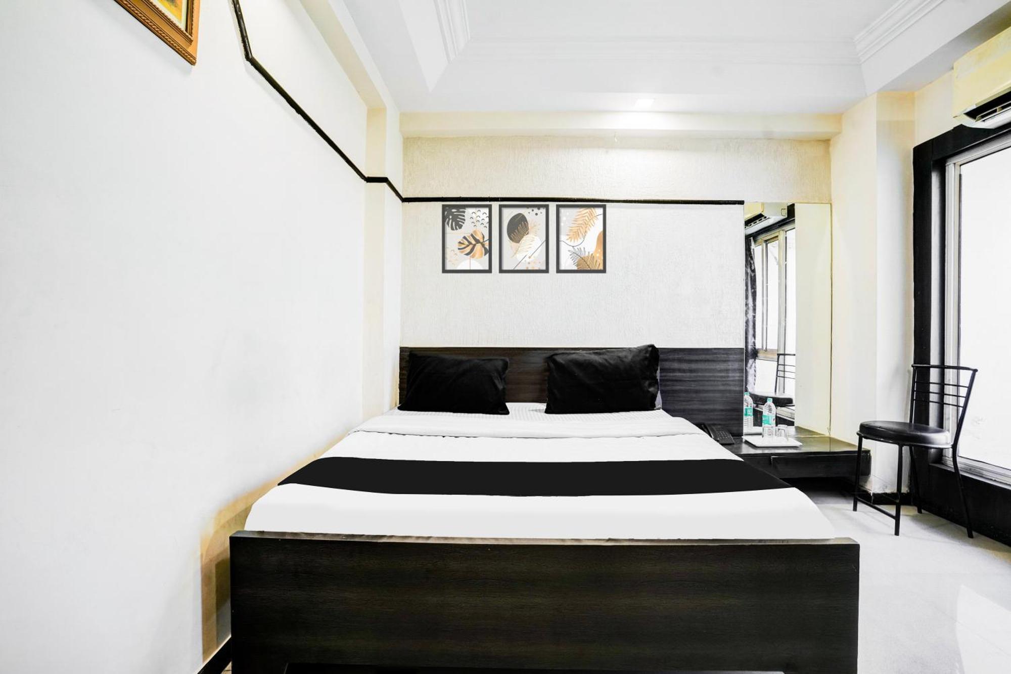Super Collection O Ashram Road Near Sardar Bridge Formerly Hotel Apple Inn Ahmedabad Buitenkant foto