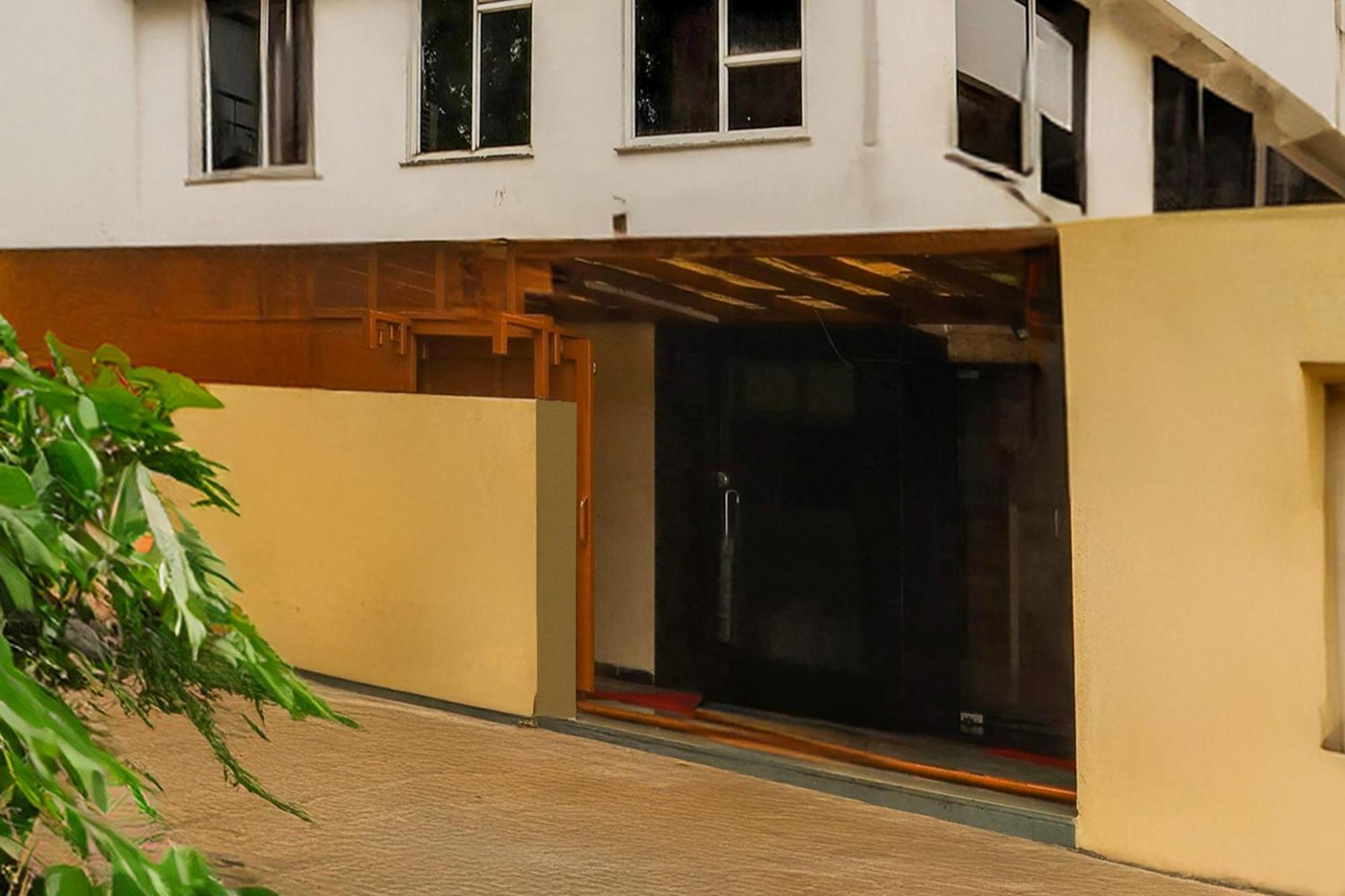 Super Collection O Ashram Road Near Sardar Bridge Formerly Hotel Apple Inn Ahmedabad Buitenkant foto