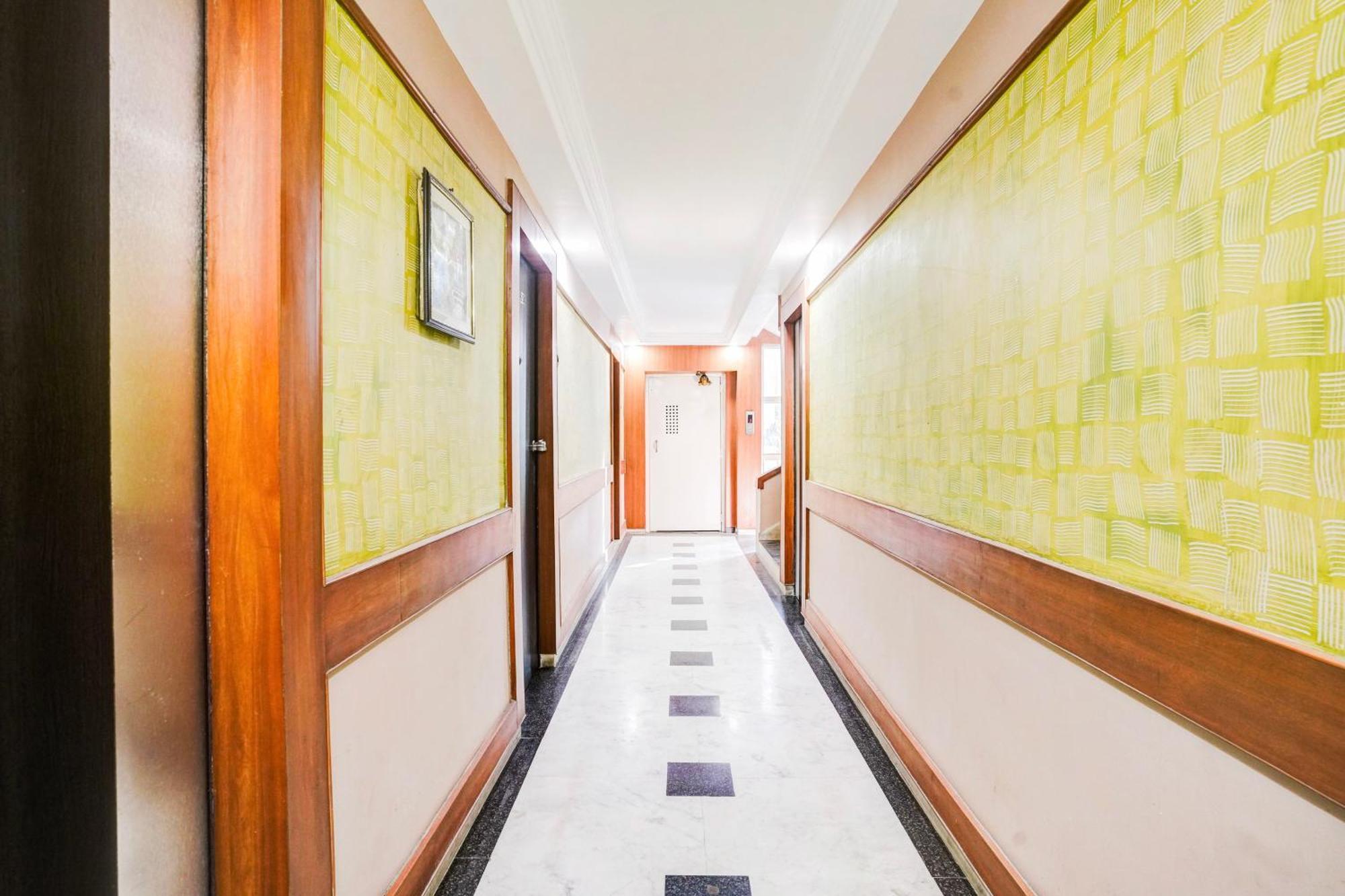 Super Collection O Ashram Road Near Sardar Bridge Formerly Hotel Apple Inn Ahmedabad Buitenkant foto