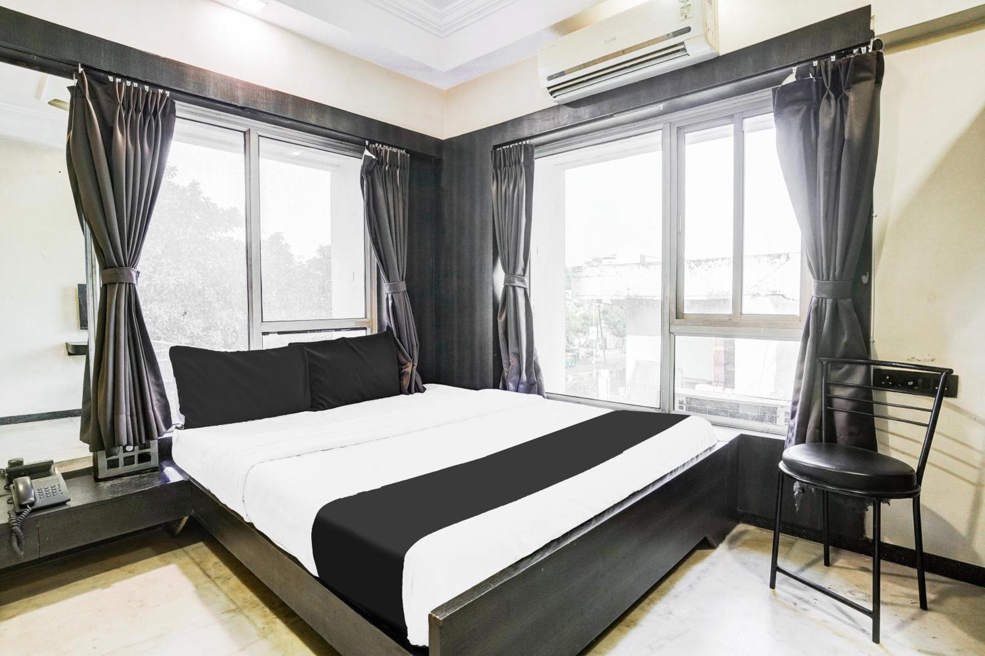 Super Collection O Ashram Road Near Sardar Bridge Formerly Hotel Apple Inn Ahmedabad Buitenkant foto